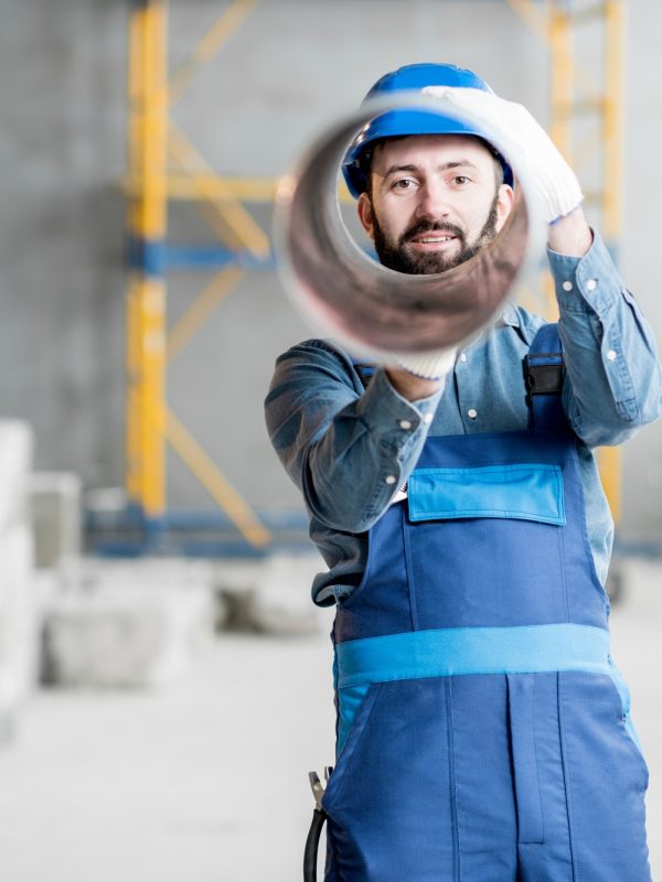 Builder with ventilation pipe